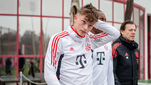 01-trainingsauftakt-nicht-wm-fahrer-221128-mel