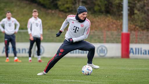 10-trainingsauftakt-nicht-wm-fahrer-221128-mel