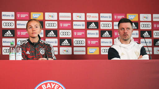 FC Bayern Frauen Alexander Straus und Glódís Viggósdóttir