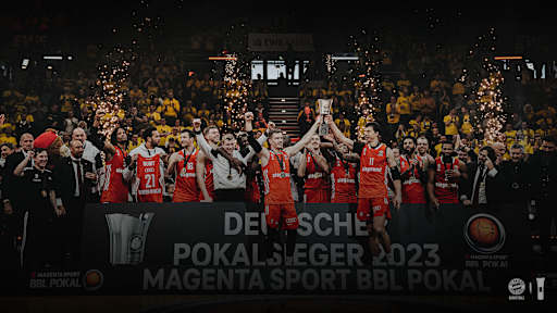 20230220_Team_Pokaluebergabe