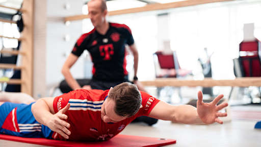 02-reha-manuel-neuer-230302-mel