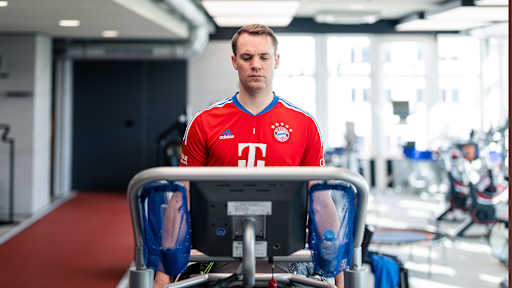 05-reha-manuel-neuer-230302-mel