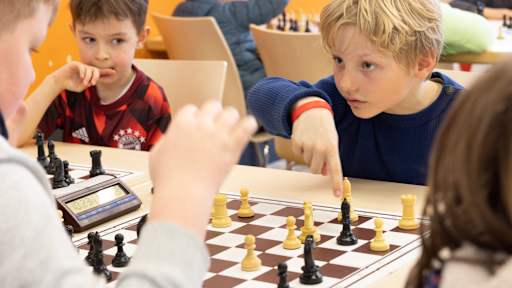 F23-RgR-Team_w23312_090