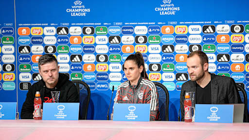 FC Bayern Women Alexander Straus und Sarah Zadrazil