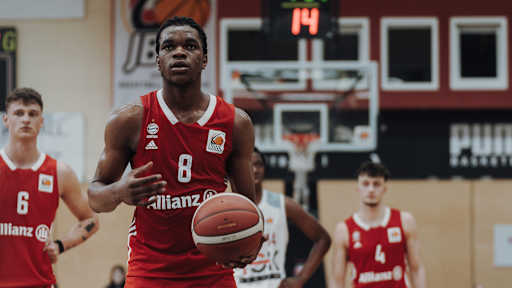 NBBL-VF-Bamberg_Game2_Desmond-Yiamu