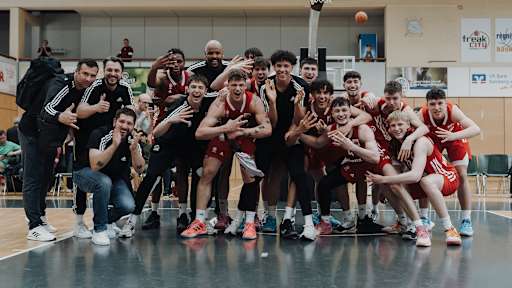 NBBL-VF-Bamberg_Game2_Jubel