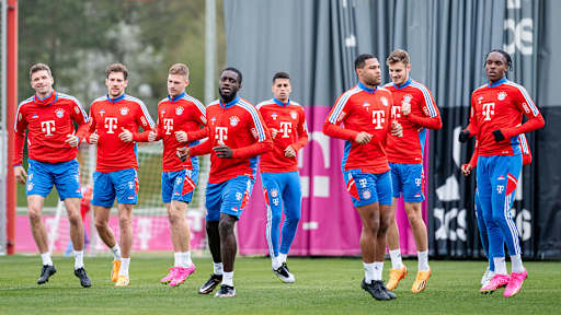 00-training-fcbayern-230426-mel