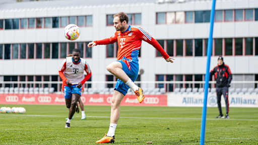 09-training-fcbayern-230426-mel