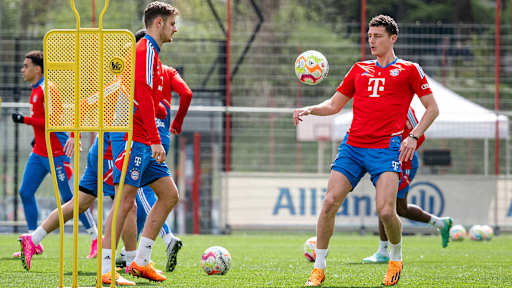 12-training-fcbayern-230426-mel