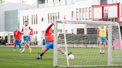 14-training-fcbayern-230426-mel
