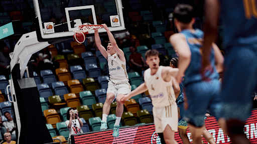 Dunk-Ivan-Kharchenkov-vs