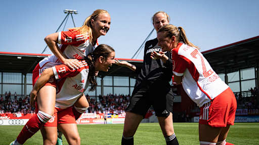 Group_Jubel_FCBayern-TurbinePotsdam-FrauenBL_230528_B3_4381