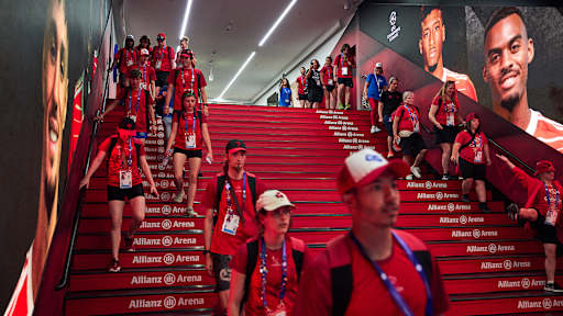 13-allianz-arena-delegationen-special-olympics-230613-mel