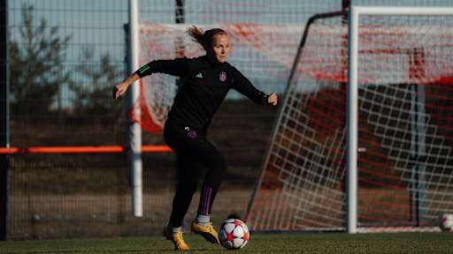 Die FC Bayern Frauen im Training vor der Partie gegen Ajax Amsterdam.