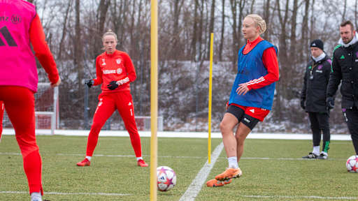 Pernille Harder von den FC Bayern Frauen vor dem Spiel bei AS Rom