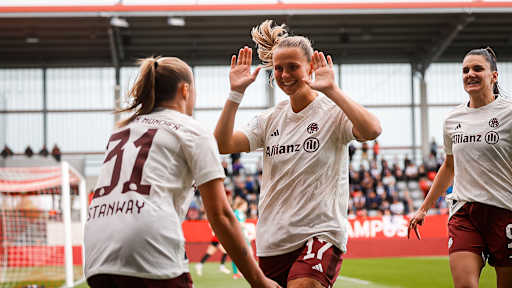 Jubel, FC Bayern Frauen im Pokalhalbfinale gegen Eintracht Frankfurt