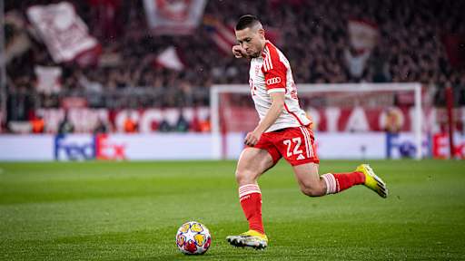 Raphael Guerreiro in einem Champions League-Spiel des FC Bayern in der Allianz Arena