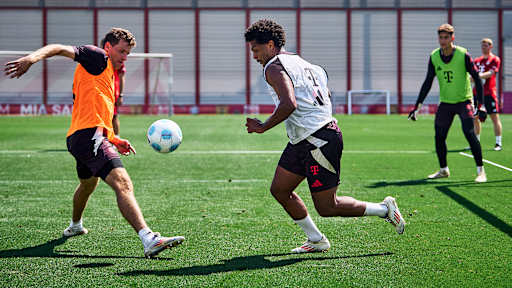 11-fcbayern-training-240813