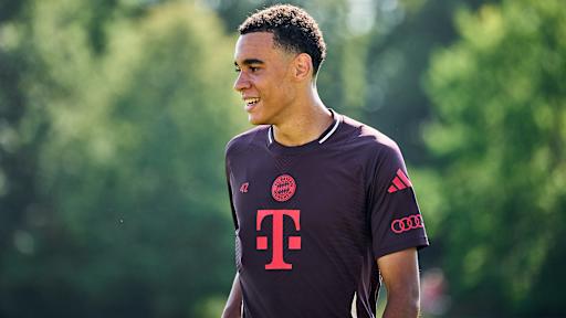 13-fcbayern-training-240813