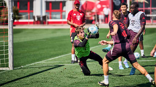 15-fcbayern-training-240813