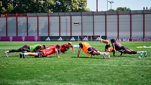 17-fcbayern-training-240813