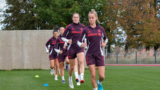 Giulia Gwinn im Training der FC Bayern Frauen