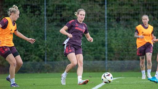 Sydney Lohmann Training FC Bayern Women