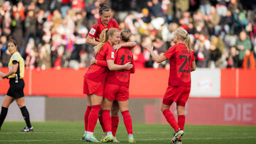 Viggósdóttir, Bühl, Zigiotti and Harder celebrate the win against FC Carl Zeiss Jena.