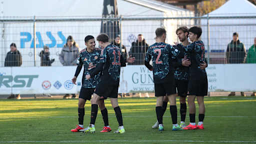 Jubel der FC Bayern Amateure gegen Aschaffenburg