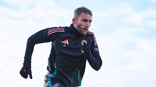 Konrad Laimer sprintet im Training des FC Bayern