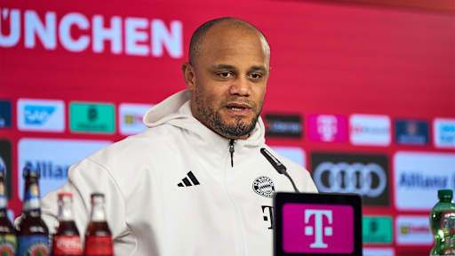Vincent Kompany spricht im Pressetalk des FC Bayern vor dem Spiel gegen Holstein Kiel.