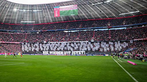 Choreo der FC Bayern-Fans vor dem Heimspiel gegen Holstein Kiel