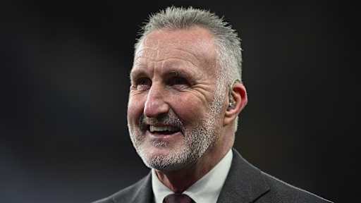 Porträt Alan McInally lächelnd