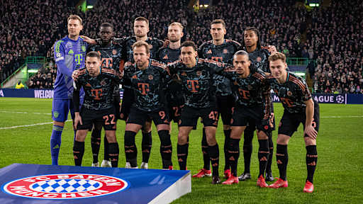 Startaufstellung des Champions League-Spiel des FC Bayern bei Celtic Glasgow
