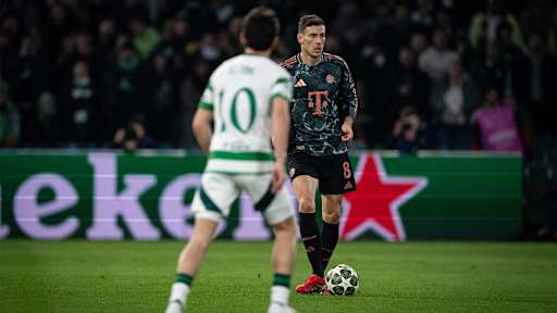 Leon Goretzka am Ball im Champions League-Spiel des FC Bayern bei Celtic Glasgow
