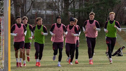 Die FCB-Amateure während einer Trainingseinheit an der Säbener Straße.