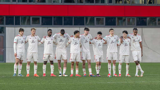 Die U19 steht bereit zum Elfmeterschießen.