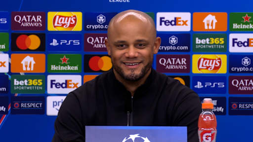 Vincent Kompany auf der Pressekonferenz nach dem Spiel bei Bayer 04 Leverkusen