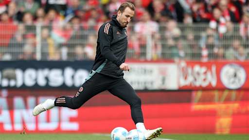 Herry Kane beim Torschuss im Warm-Up vor dem Bundesliga-Spiel Union Berlin gg. FC Bayern