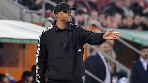 Vincent Kompany gibt Anweisungen im Spiel gegen den FC Augsburg