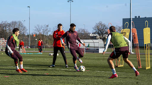 Die FCB-U19 während einer Einheit am FC Bayern Campus.