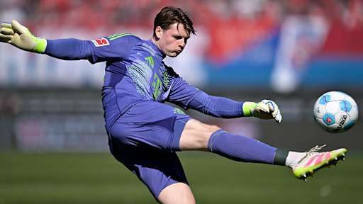 FC Bayern-Torwart Jonas Urbig im Bundesliga-Spiel beim 1. FC Heidenheim