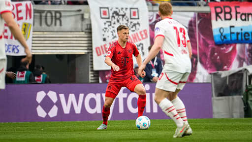 Joshua Kimmich am Ball im Spiel des FC Bayern bei RB Leipzig