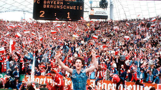 1980: Matchday 34 – The final whistle of Bayern’s 2-1 win at home to Eintracht Braunschweig on the last day of 1979/80 brought delight around the Olympiastadion as the Bavarians kept themselves ahead of Hamburg to claim the club’s sixth title.