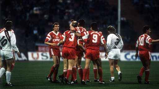 1990: Matchday 32 – Hansi Pflüger got the only goal in a 1-0 win at home to St. Pauli that saw Bayern seal the title on Matchday 32 of 1989/90.