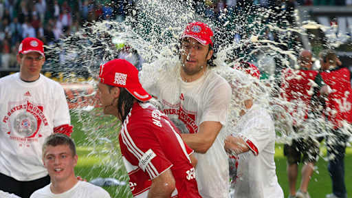 2008: Matchday 31 – A goalless draw in Wolfsburg was enough to get over the line in 2007/08. The beer had already been brought up from Munich for the celebrations.