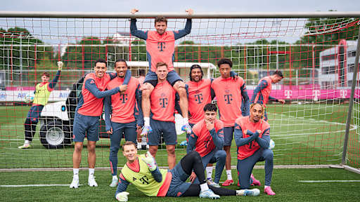Siegerteam im öffentlichen Training des FC Bayern.