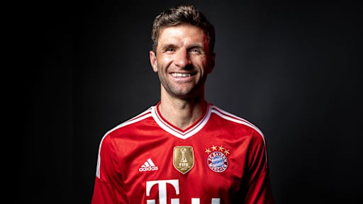 Thomas Müller lächelt in die Kamera