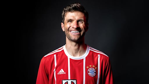 Thomas Müller lächelt in die Kamera