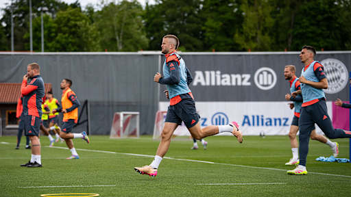 Eric Dier läuft im FC Bayern-Training vor Bundesliga-Spiel bei TSG Hoffenheim.